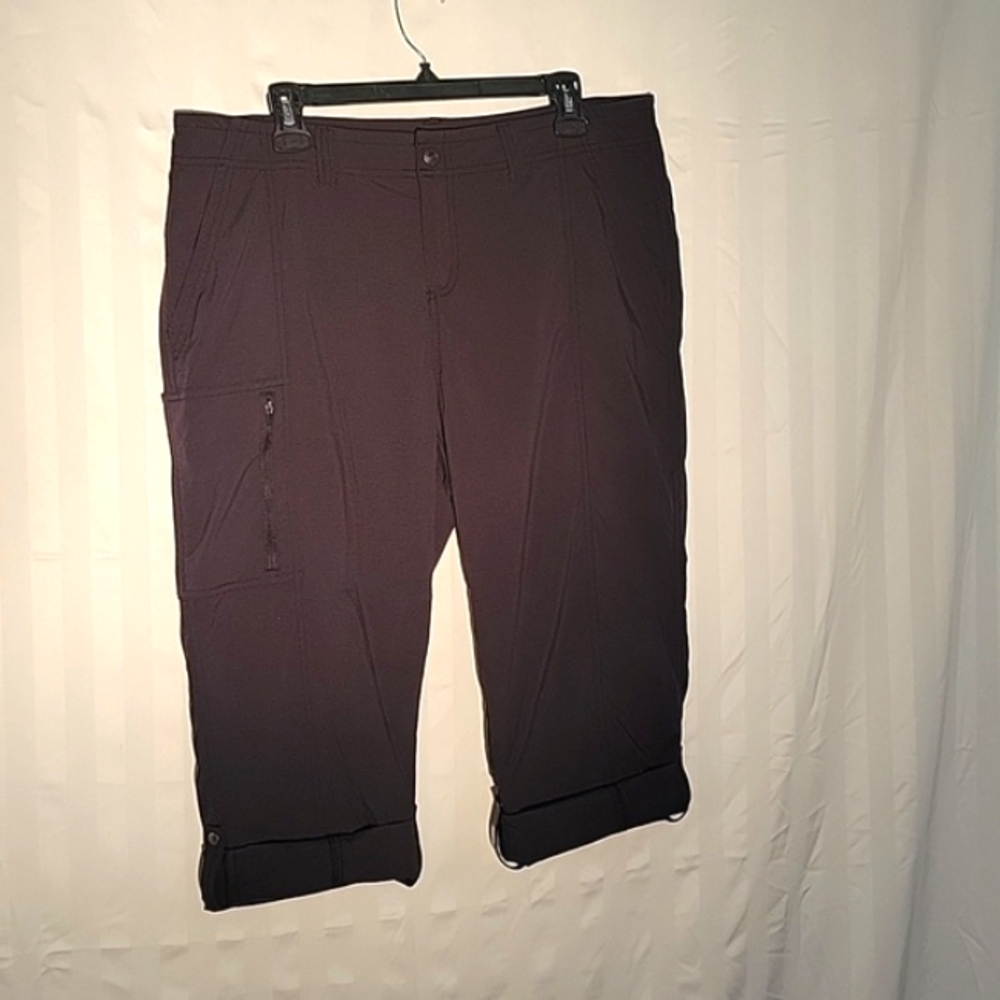 ROYAL ROBBINS Woman's Standard Fit Black Roll up Snap Capris, Size: 14